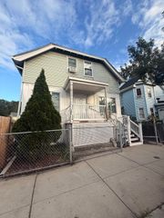 3904 Washington St B, Boston, MA 02131