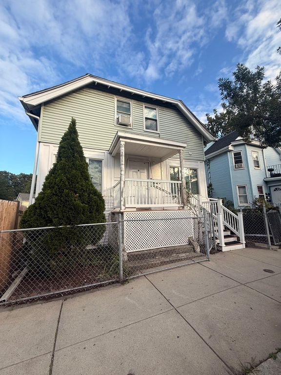 3904 Washington St B, Boston, MA 02131