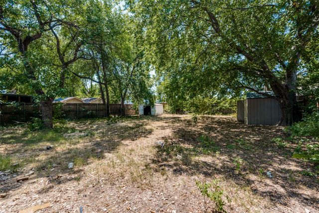 1102 E Lovers Lane, Arlington, TX 76010
