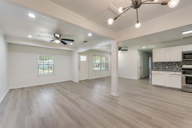 1102 E Lovers Lane, Arlington, TX 76010
