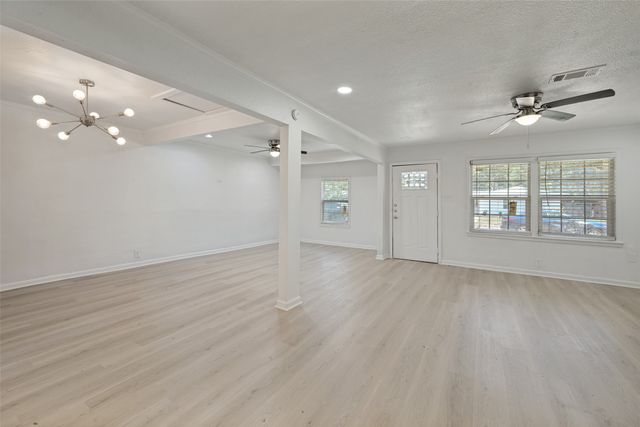 1102 E Lovers Lane, Arlington, TX 76010