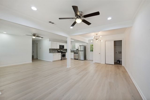 1102 E Lovers Lane, Arlington, TX 76010