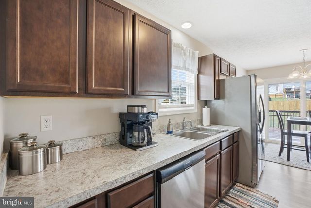 82 LATROBE DR, Martinsburg, WV 25403