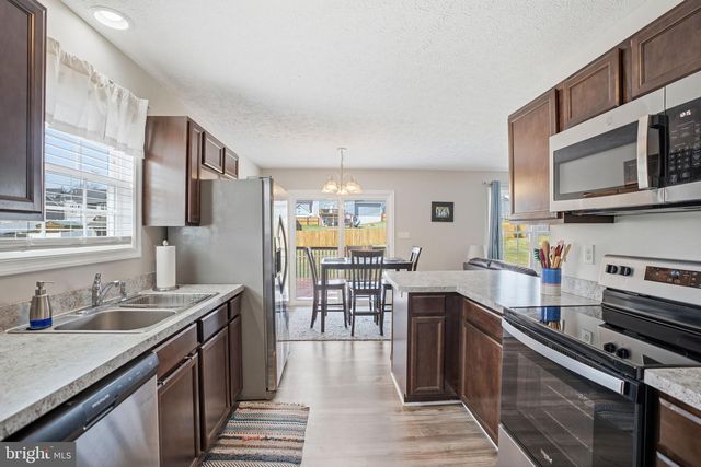 82 LATROBE DR, Martinsburg, WV 25403