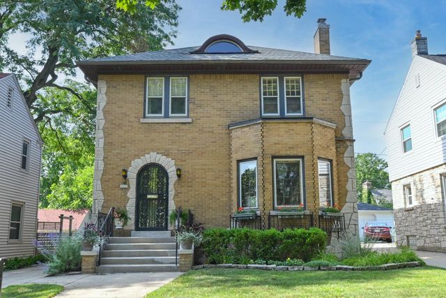 2829 N Hartung AVENUE, Milwaukee, WI 53210