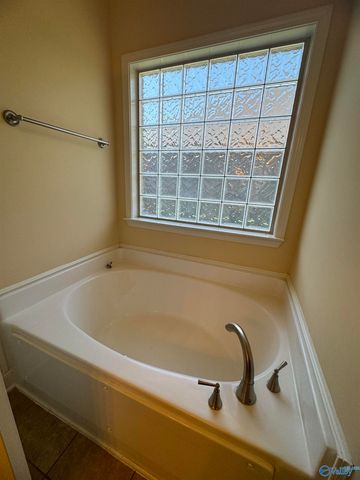 475 East Mossyleaf Drive, Huntsville, AL 35824