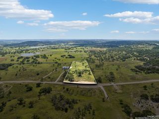 000 Seep Springs Drive, Center Point, TX 78010