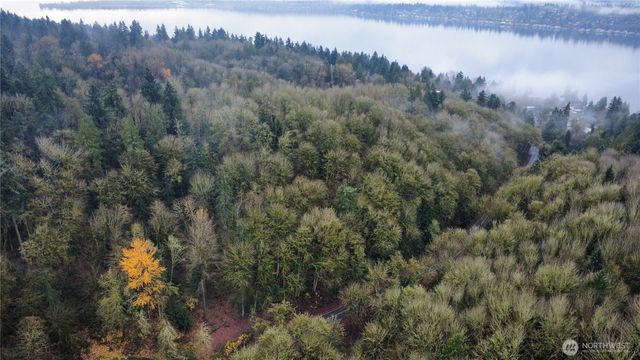 13720 Holmes Point Drive, Kirkland, WA 98034