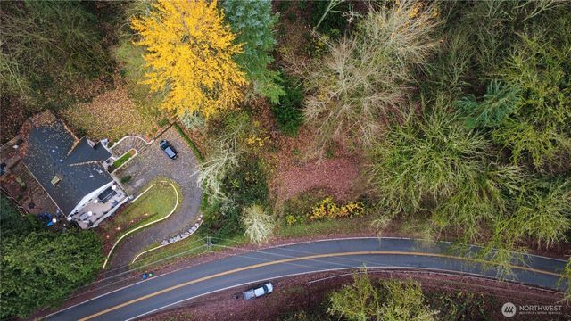 13720 Holmes Point Drive, Kirkland, WA 98034