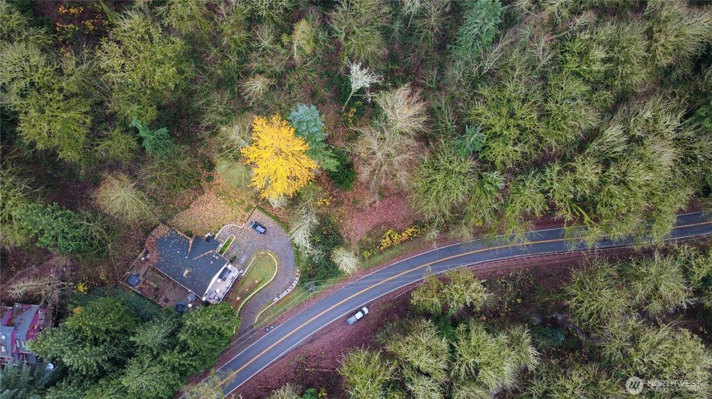 13720 Holmes Point Drive, Kirkland, WA 98034