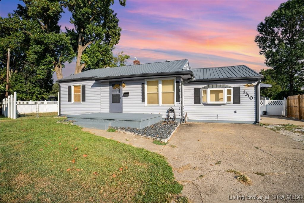 1310 Peach Road, Jeffersonville, IN 47130