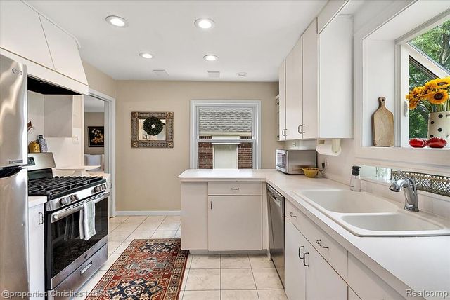 16051 Amherst Avenue, Beverly Hills, MI 48025