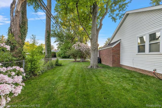16051 Amherst Avenue, Beverly Hills, MI 48025