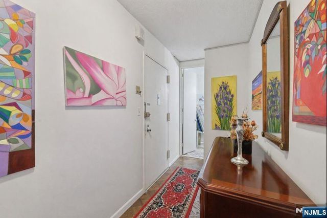 7002 JFK Blvd E 6D, Guttenberg, NJ 07093