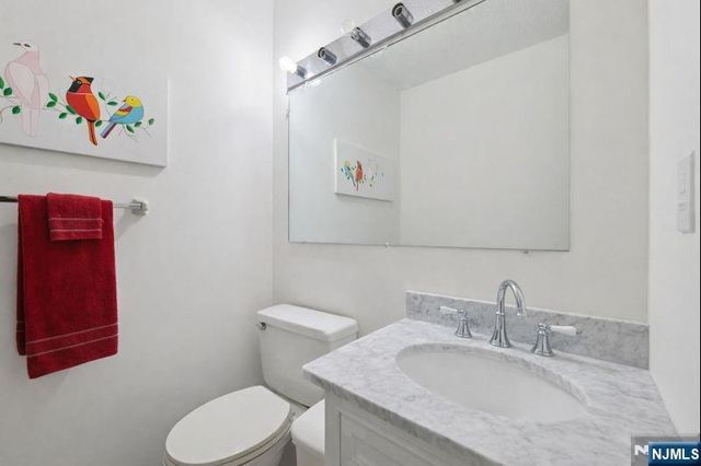 7002 JFK Blvd E 6D, Guttenberg, NJ 07093