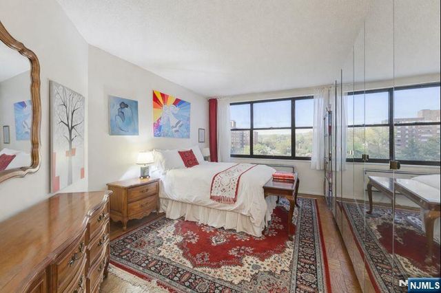 7002 JFK Blvd E 6D, Guttenberg, NJ 07093