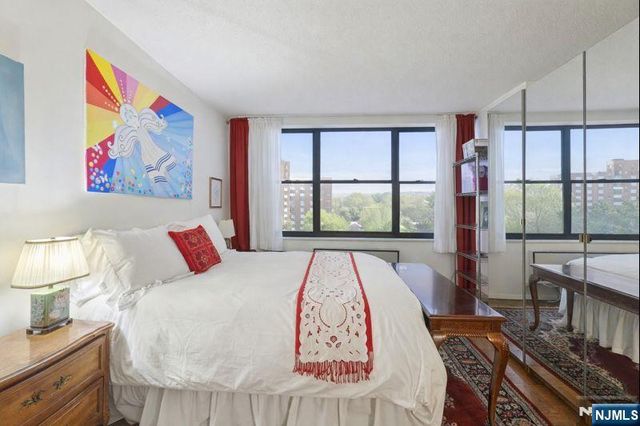 7002 JFK Blvd E 6D, Guttenberg, NJ 07093