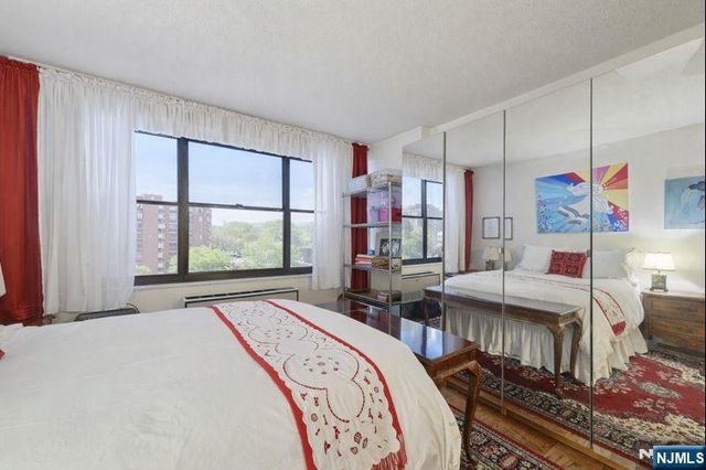 7002 JFK Blvd E 6D, Guttenberg, NJ 07093