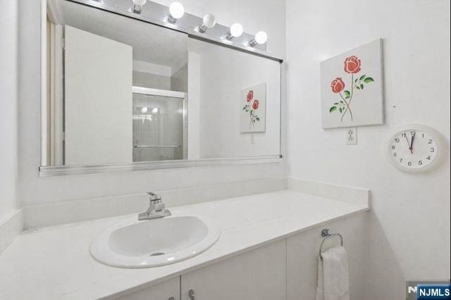 7002 JFK Blvd E 6D, Guttenberg, NJ 07093