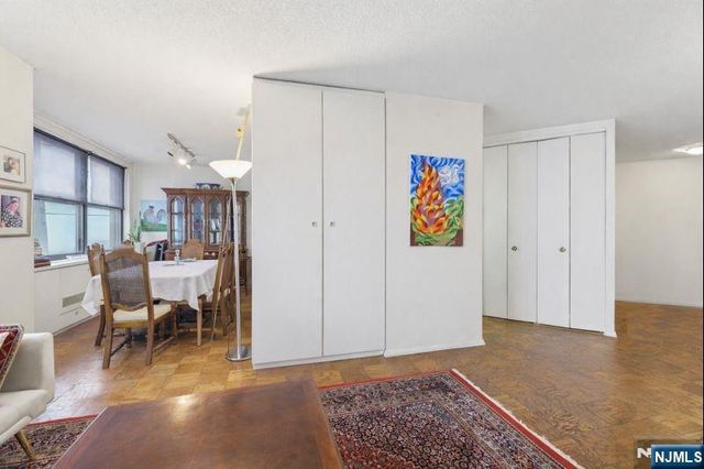 7002 JFK Blvd E 6D, Guttenberg, NJ 07093