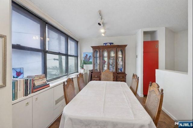 7002 JFK Blvd E 6D, Guttenberg, NJ 07093