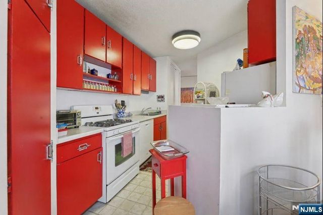 7002 JFK Blvd E 6D, Guttenberg, NJ 07093