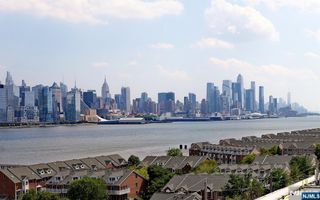 7002 JFK Blvd E 6D, Guttenberg, NJ 07093