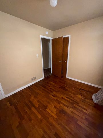 4102 Lawndale Avenue, Flint, MI 48504