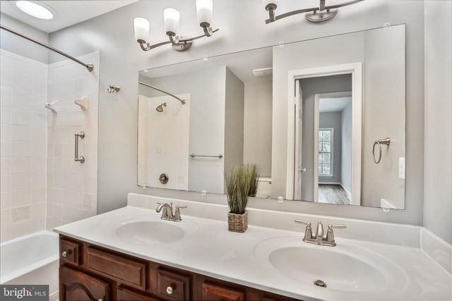 3711 JENNY LYNNE LN, Fairfax, VA 22030