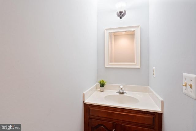 3711 JENNY LYNNE LN, Fairfax, VA 22030