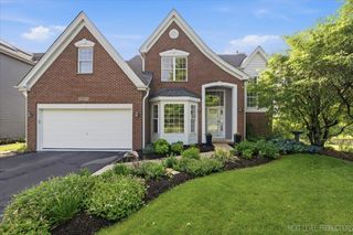 1S011 Shannon Square, Geneva, IL 60134