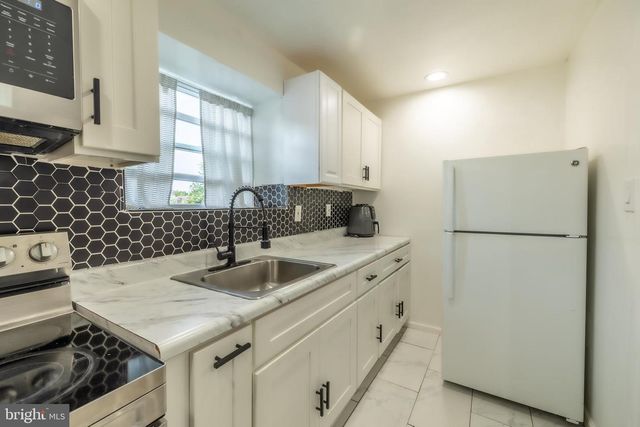 6515 N PARK AVE, Philadelphia, PA 19126