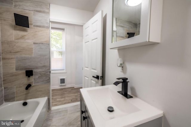 6515 N PARK AVE, Philadelphia, PA 19126