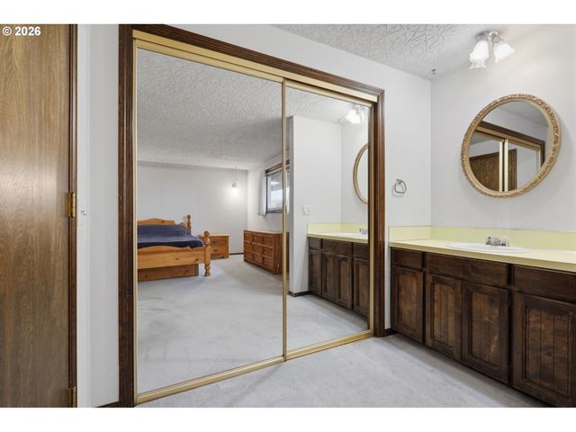 311 Nw 110TH St, Vancouver, WA 98685