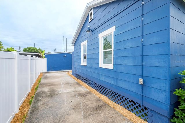 2017 OCEANVIEW PLACE, Tampa, FL 33605