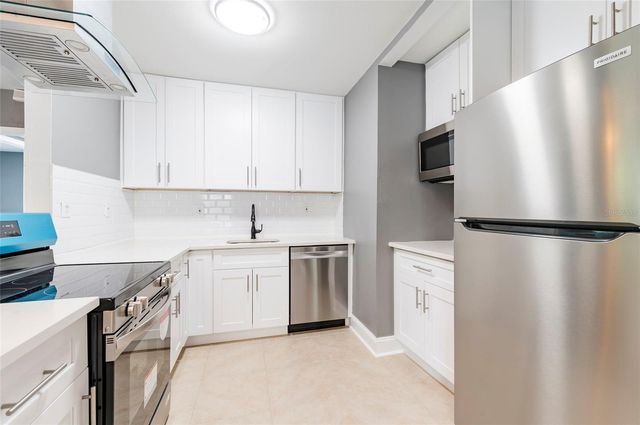 2017 OCEANVIEW PLACE, Tampa, FL 33605