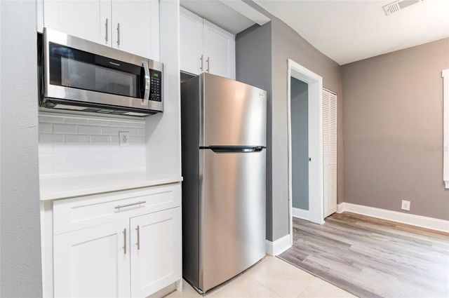 2017 OCEANVIEW PLACE, Tampa, FL 33605