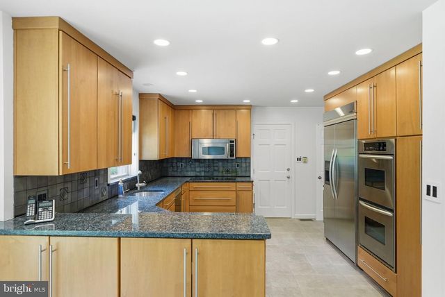 7556 PEPPERELL DR, Bethesda, MD 20817