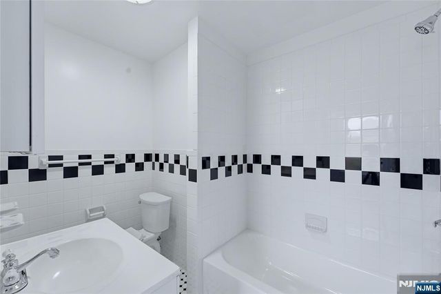 21 Franklin Avenue 2L, Harrison, NJ 07029