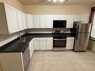 837 W 33rd Place 1R, Chicago, IL 60608