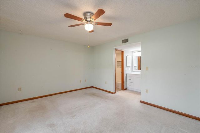 5102 VILLAGE COURT E-2, Lake Wales, FL 33898