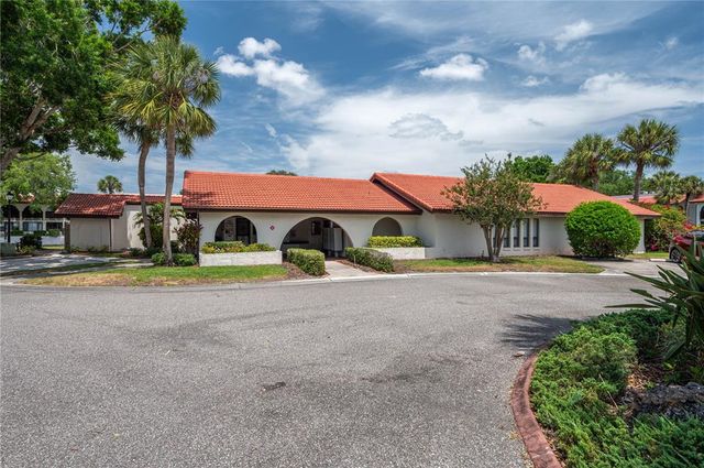 5102 VILLAGE COURT E-2, Lake Wales, FL 33898