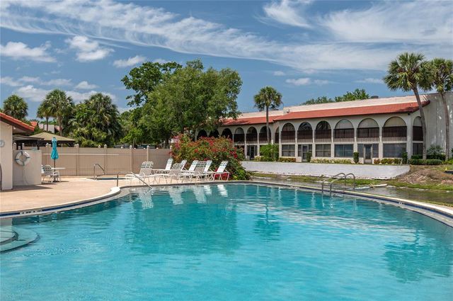 5102 VILLAGE COURT E-2, Lake Wales, FL 33898