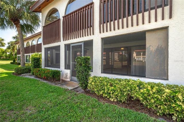 5102 VILLAGE COURT E-2, Lake Wales, FL 33898