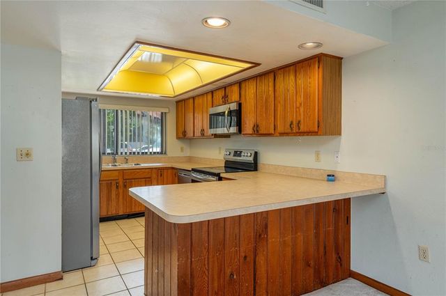 5102 VILLAGE COURT E-2, Lake Wales, FL 33898