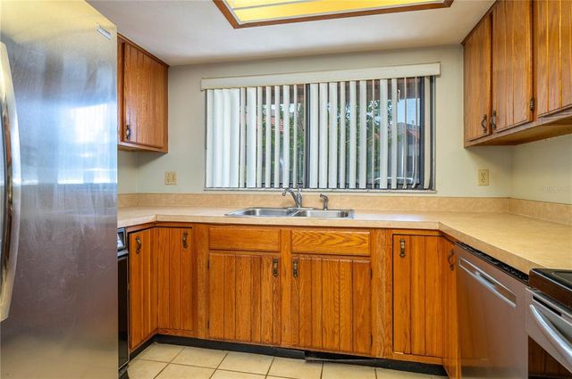 5102 VILLAGE COURT E-2, Lake Wales, FL 33898