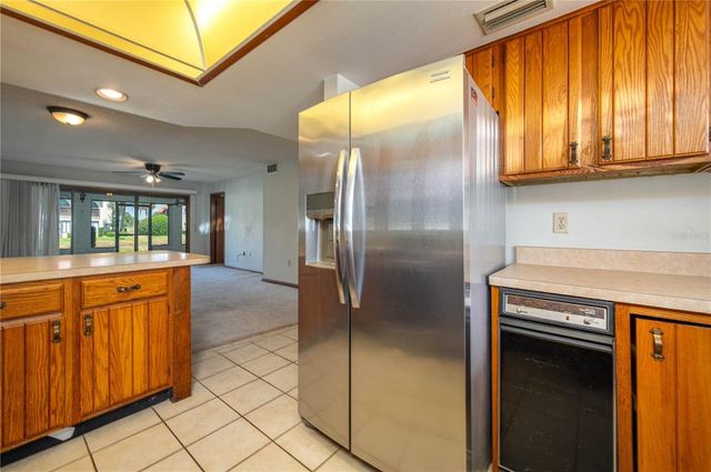 5102 VILLAGE COURT E-2, Lake Wales, FL 33898