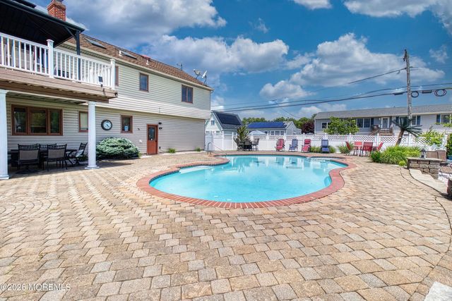 17 Fontainebleau Drive, Brick, NJ 08723