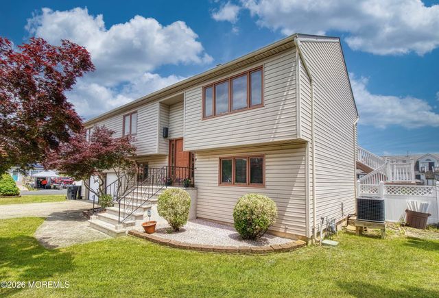 17 Fontainebleau Drive, Brick, NJ 08723