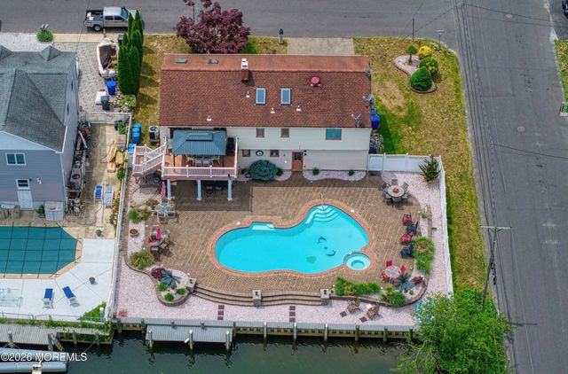 17 Fontainebleau Drive, Brick, NJ 08723